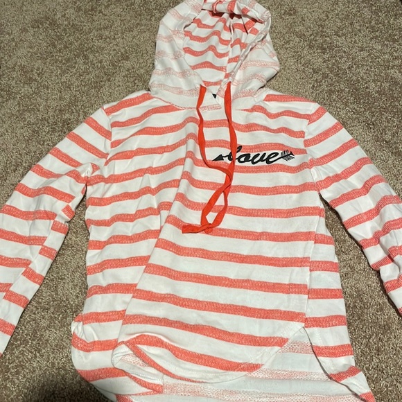 Derek Heart Tops - Cute long sleeve LOVE top